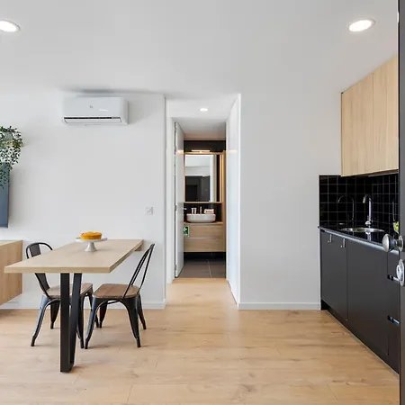 Hostwise - Bright Flat With Balcony And Garage