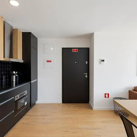 Hostwise - Bright Flat With Balcony And Garage *