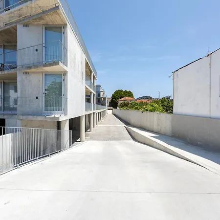 Hostwise - Bright Flat With Balcony And Garage Апартаменты Вила-Нова-ди-Гая