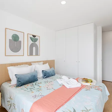 Hostwise - Bright Flat With Balcony And Garage Апартаменты Вила-Нова-ди-Гая