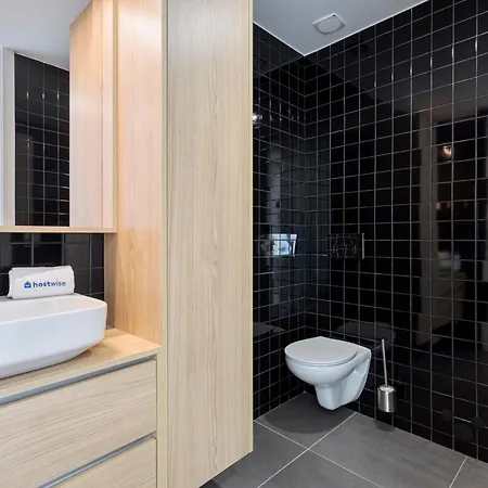 Hostwise - Bright Flat With Balcony And Garage Апартаменты