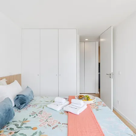 Hostwise - Bright Flat With Balcony And Garage Апартаменты Вила-Нова-ди-Гая