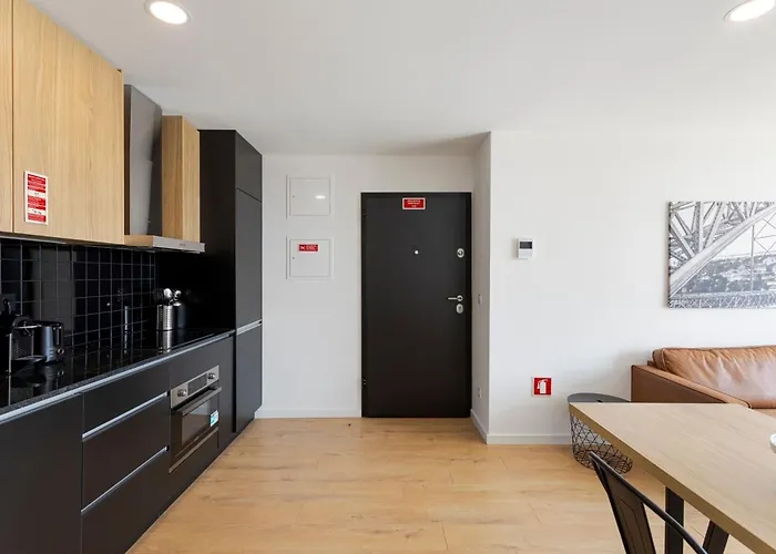 Hostwise - Bright Flat With Balcony And Garage *