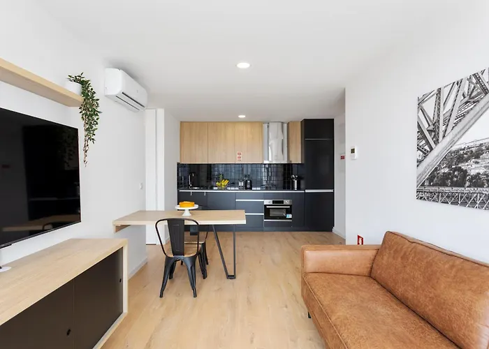 Appartement Hostwise - Bright Flat With Balcony And Garage *