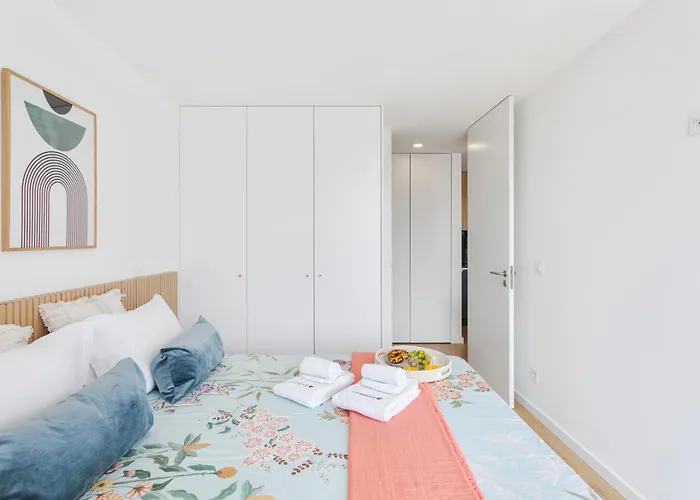 Hostwise - Bright Flat With Balcony And Garage Appartement Vila Nova de Gaia