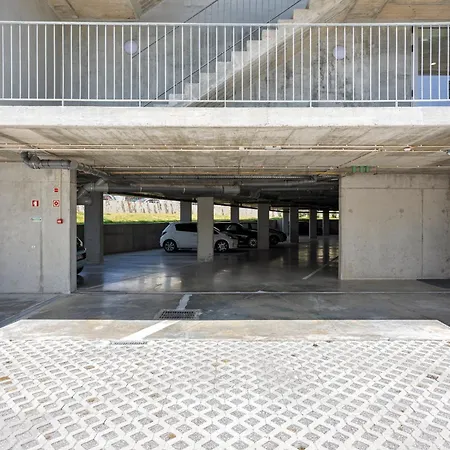 Hostwise - Bright Flat With Balcony And Garage *