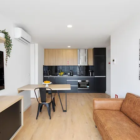 Appartement Hostwise - Bright Flat With Balcony And Garage *