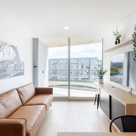 Hostwise - Bright Flat With Balcony And Garage Vila Nova de Gaia