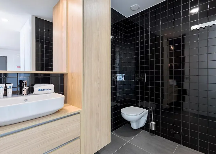 Hostwise - Bright Flat With Balcony And Garage Apartman